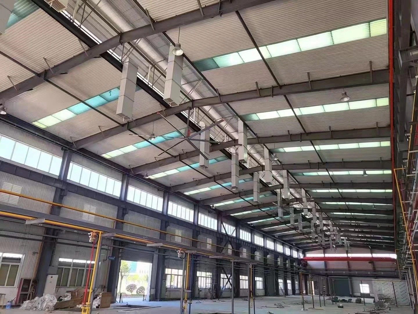 What conditions allow the usage of HVLS fans?